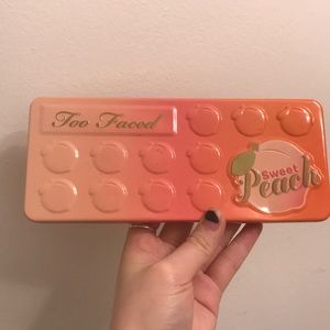 Too faced sweet peach eyeshadow palette